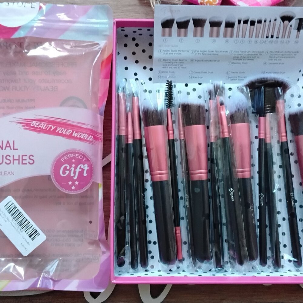 Professional Makeup Brush Set 16pcs Brand New!!! - Picture 2 of 4